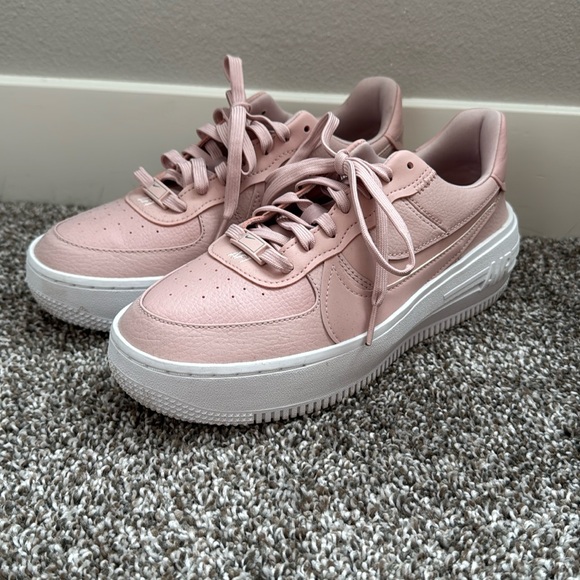 Nike Air Force - Picture 1 of 6